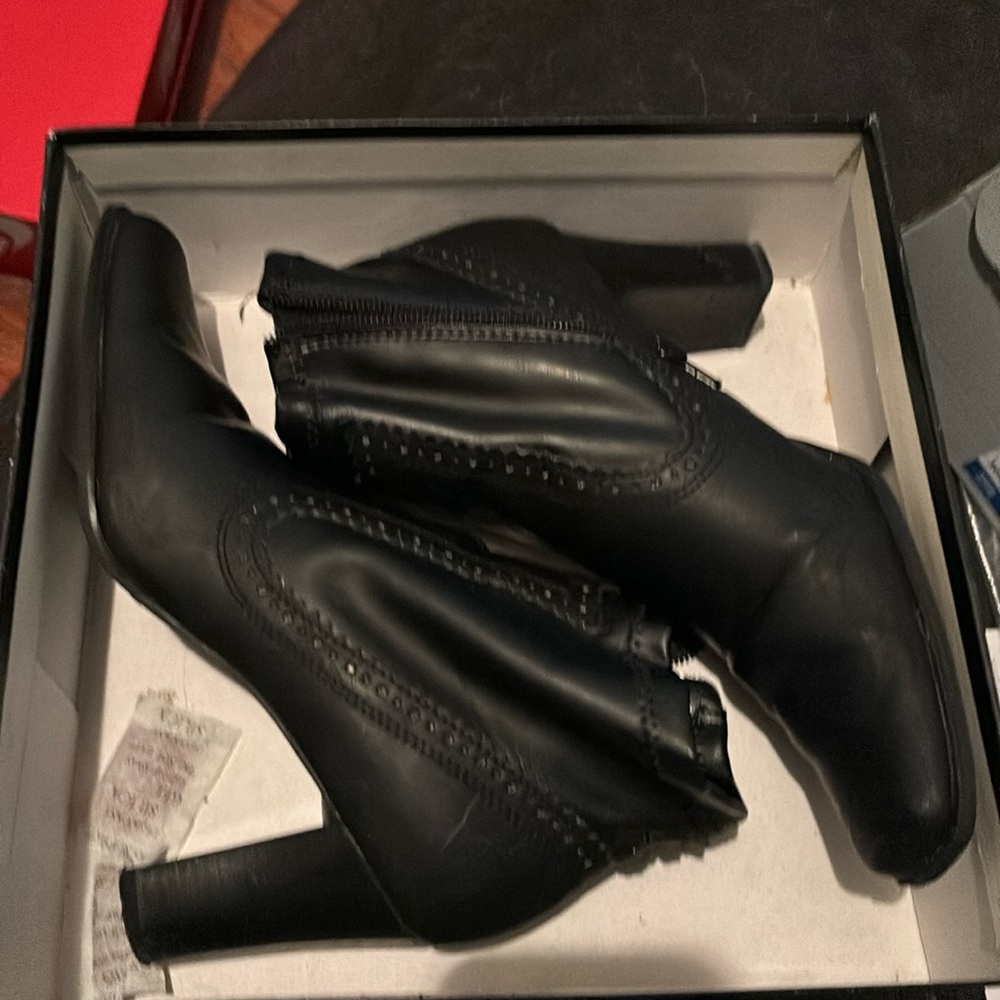 Black apostrophe boots size 7 1/2